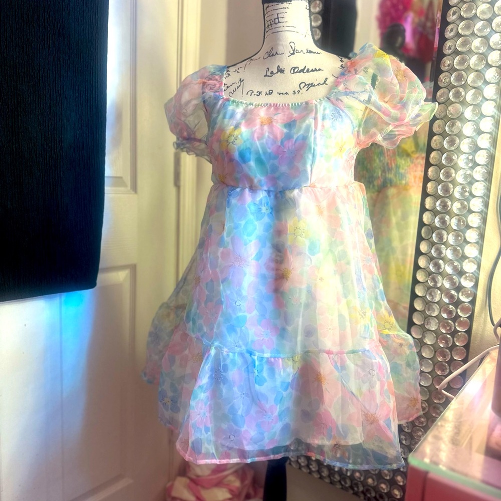💛🩵💚BEAUTIFUL BRAND NEW DRESS💛💚🩵